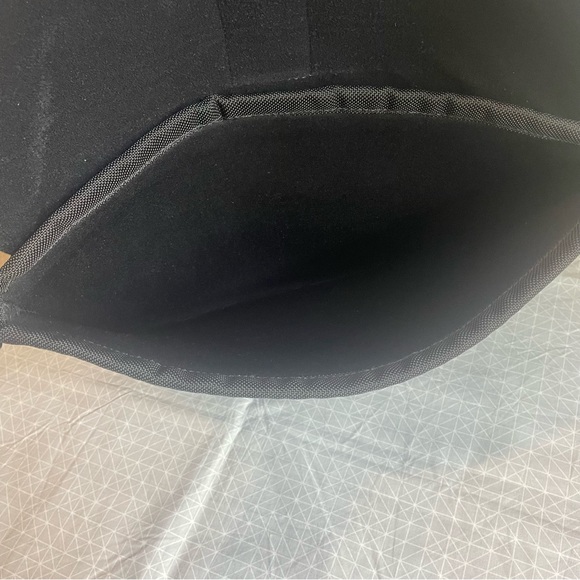 Waterfield San Francisco Padded Laptop Messenger Bag - Picture 6 of 9